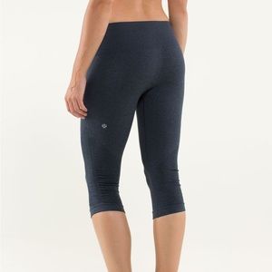 Lululemon In the Flow Crop II size 2 Grey